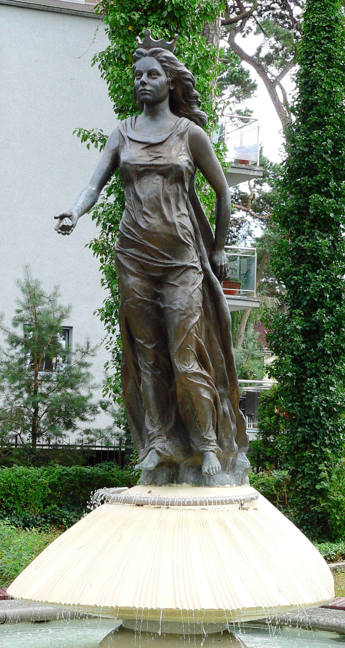  Zdjęcie pomnika bogini Juraty 