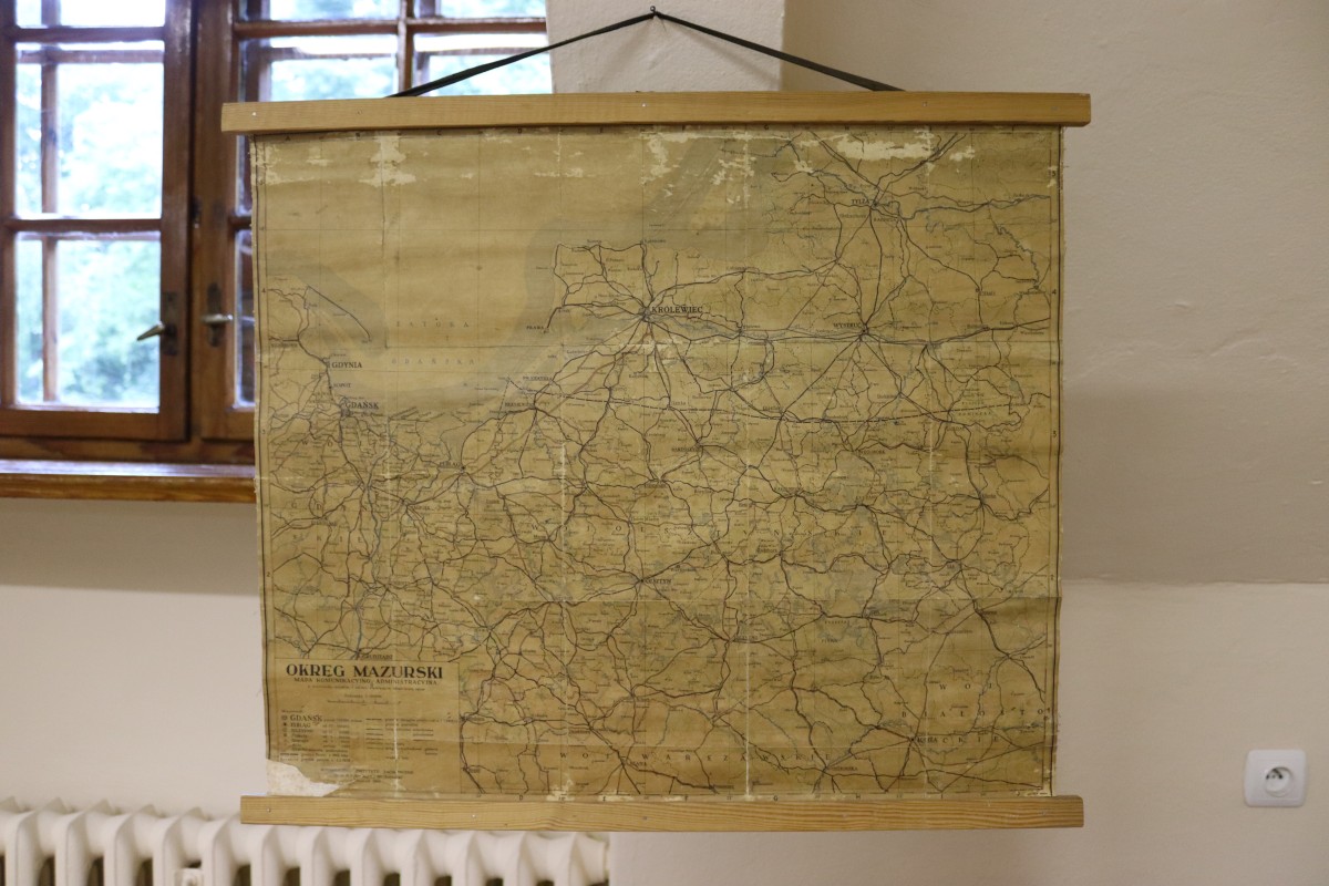  Zdjęcie sali wystawowej - mapa okręgu mazurskiego z 1946 roku 